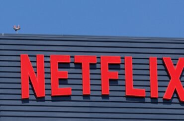 ネトフリ第4四半期売上高が予想上回る、ワーナー買収合戦で株価は下落 | ロイター