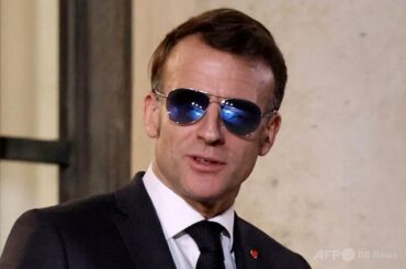 仏マクロン大統領、15歳未満のSNS禁止法 9月施行目指す