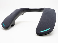 パナソニックのネックバンド型ワイヤレススピーカー「SC-GNW10」は，身に付けるサラウンドスピーカーという新しい選択肢だ【PR】
