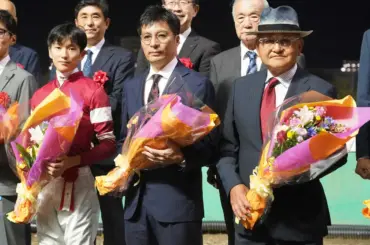 【JRA賞】年度代表馬受賞フォーエバーヤングの藤田晋オーナー「たくさんの人の尽力のおかげ」 - スポニチ Sponichi Annex ギャンブル