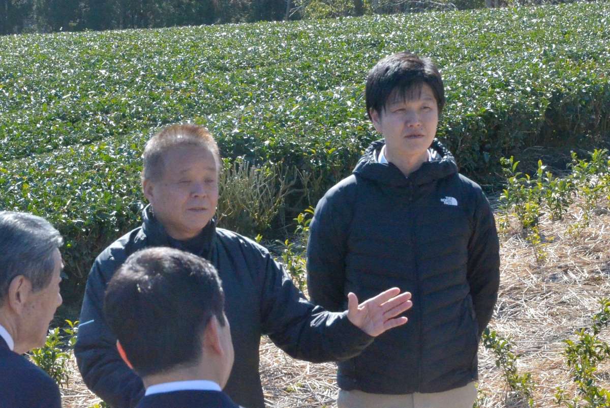 鈴木農相もうなった。「人生で食べたすしで一番おいしい」――就任後、県内初訪問 農林水産業の生産現場を視察 – 南日本新聞 鈴木農相もうなった。「人生で食べたすしで一番おいしい」――就任後、県内初訪問 農林水産業の生産現場を視察 - 南日本新聞