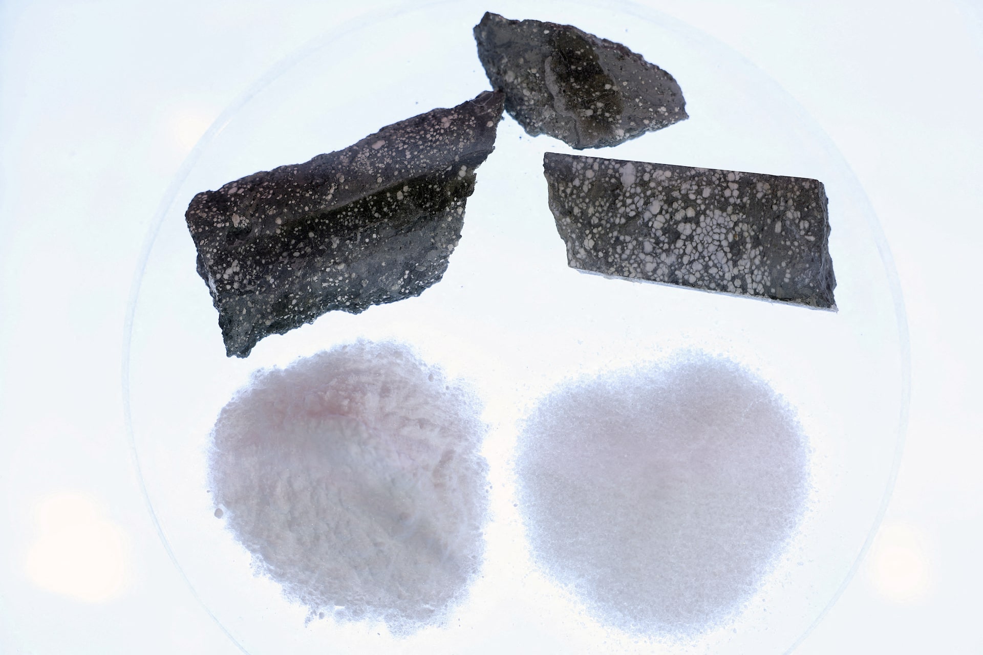 リチウム、蓄電ブームで今年は需要拡大か　供給不足に転じる見込み