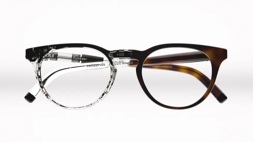 内部の構造を明らかにするため部分的にフレームを透明にした状態/IXI