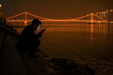 「死んだ？」 孤独な若者に大人気のアプリが物語る中国の現状 - CNN.co.jp