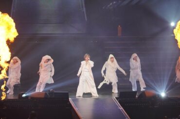 堂本光一ソロライブツアー 第一線に立ち続けてなお「ここが始まり」〈この歌詞が刺さった！グッとフレーズSPきょう〉 - AERA DIGITAL