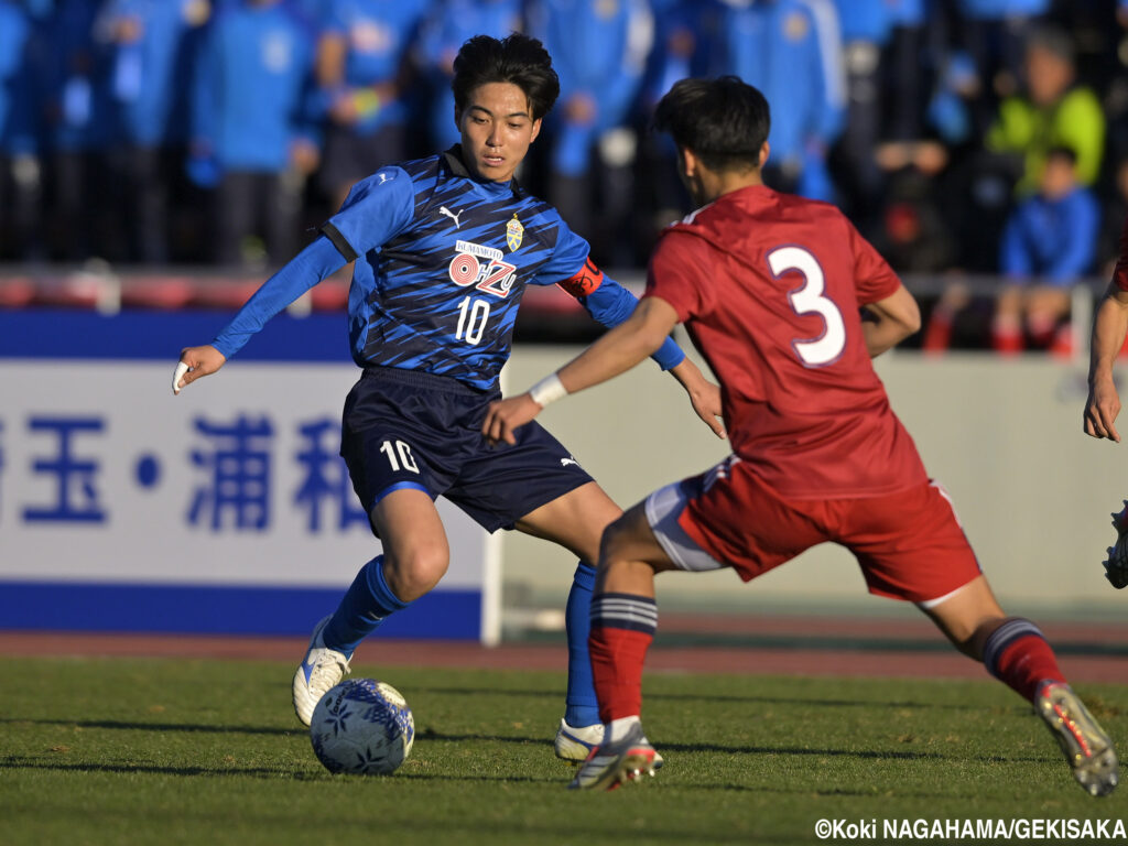 心に刻んできた「ラインの外に出てしまったボール」の景色。大津MF福島京次が3年間で手にした「苦しい時にどう振る舞うのか」の答え - gekisaka.jp