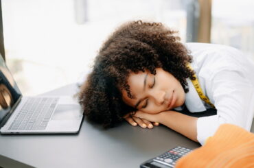 AIとの対話が人間の主体性を損なって「無力化」させるパターンの研究をAnthropicが発表 - GIGAZINE