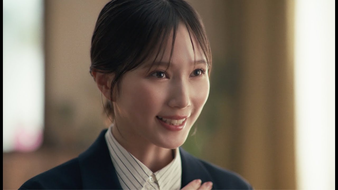 本田翼、スーツ姿の“アドバイザー”に 的確な提案で田中哲司を圧倒 ハウスメイト新CM+メーキング