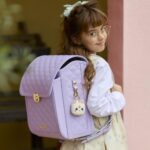 ポール & ジョー“マトラッセ風”キルティングのランドセル、ネコ型の回転錠＆チャーム付きで – ファッションプレス