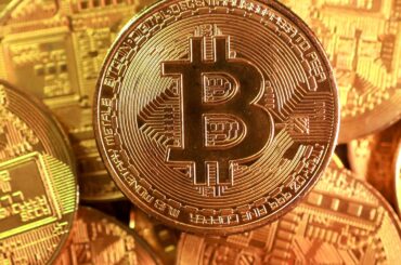 ビットコイン下げ止まらず7万ドル割れ、24年11月以来の安値 | ロイター