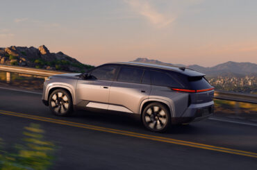 トヨタ、北米で3列シートSUV「ハイランダー」にバッテリEVを設定し世界初披露 - Car Watch