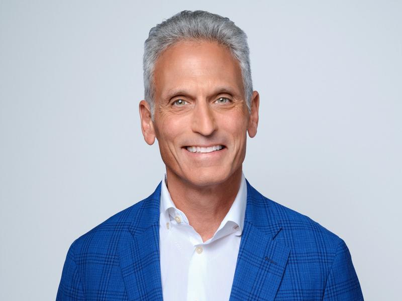 医師のアダム・パールマン