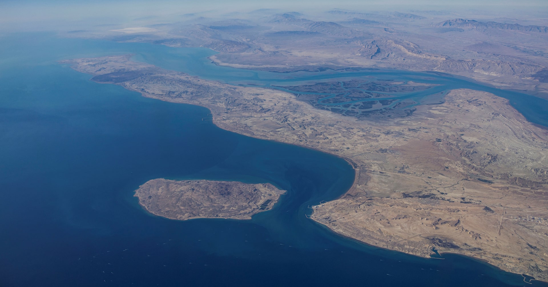 イラン、ホルムズ海峡一時閉鎖 軍事演習に伴う予防措置=国営メディア | ロイター イラン、ホルムズ海峡一時閉鎖 軍事演習に伴う予防措置=国営メディア | ロイター