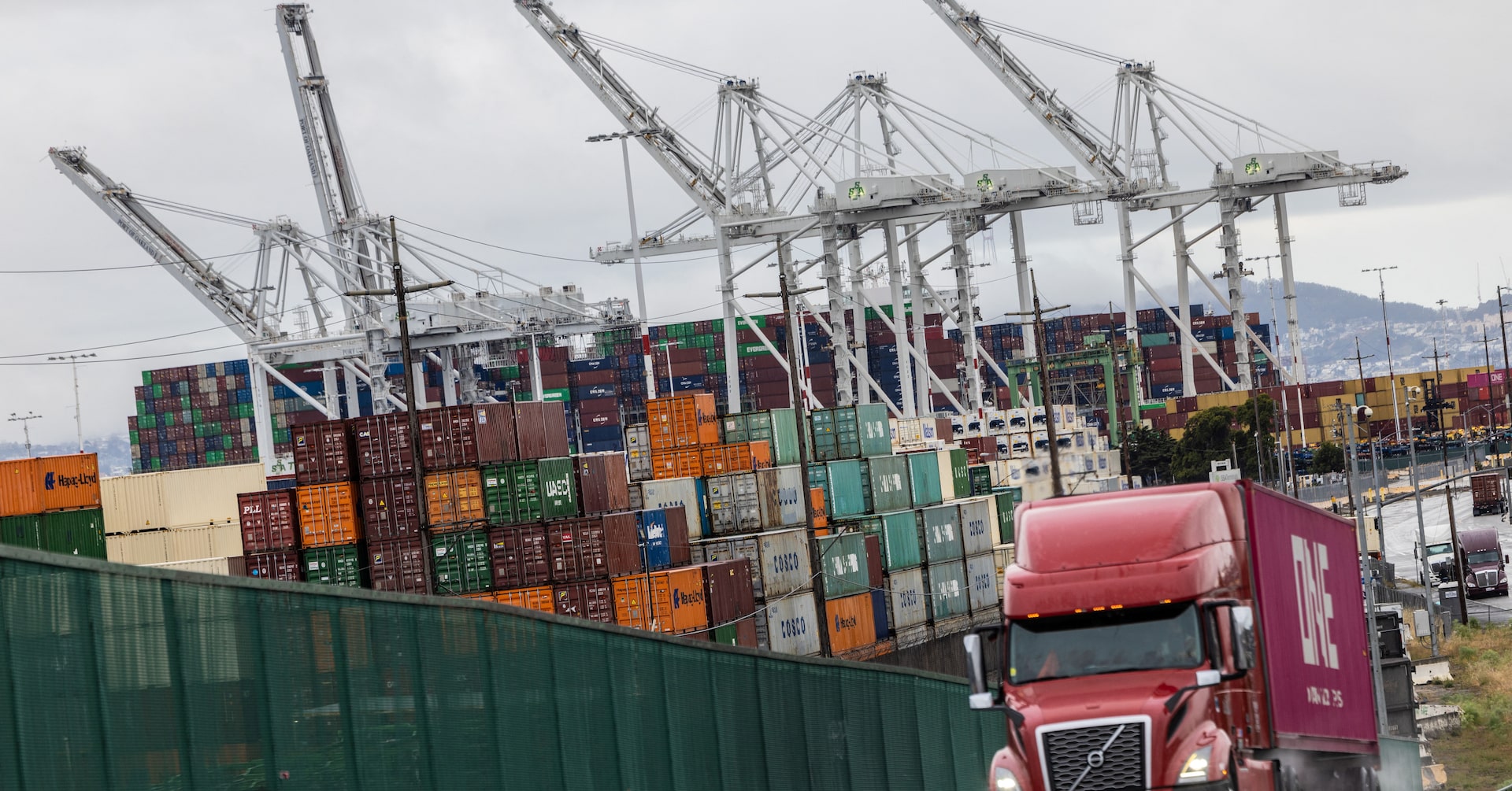 トランプ緊急関税、最高裁が違法判決なら1750億ドル超返還へ | ロイター トランプ緊急関税、最高裁が違法判決なら1750億ドル超返還へ | ロイター