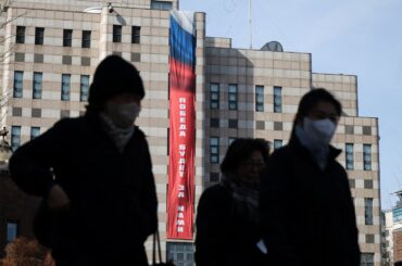ソウルのロシア大使館に「勝利」の巨大垂れ幕、韓国が撤去要請も応じず | ロイター