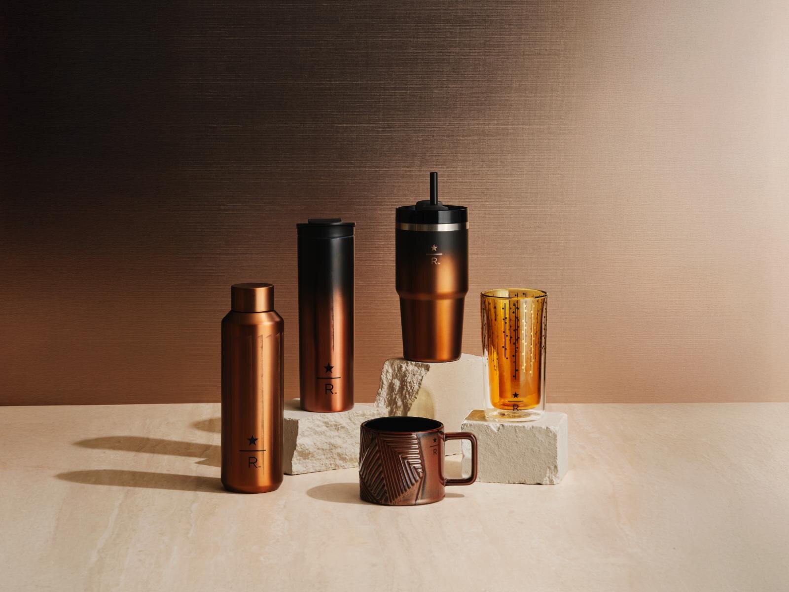 中目黒「スターバックス リザーブ ロースタリー 東京」26年さくらグッズ、“夜桜グラデ”のタンブラー | 写真