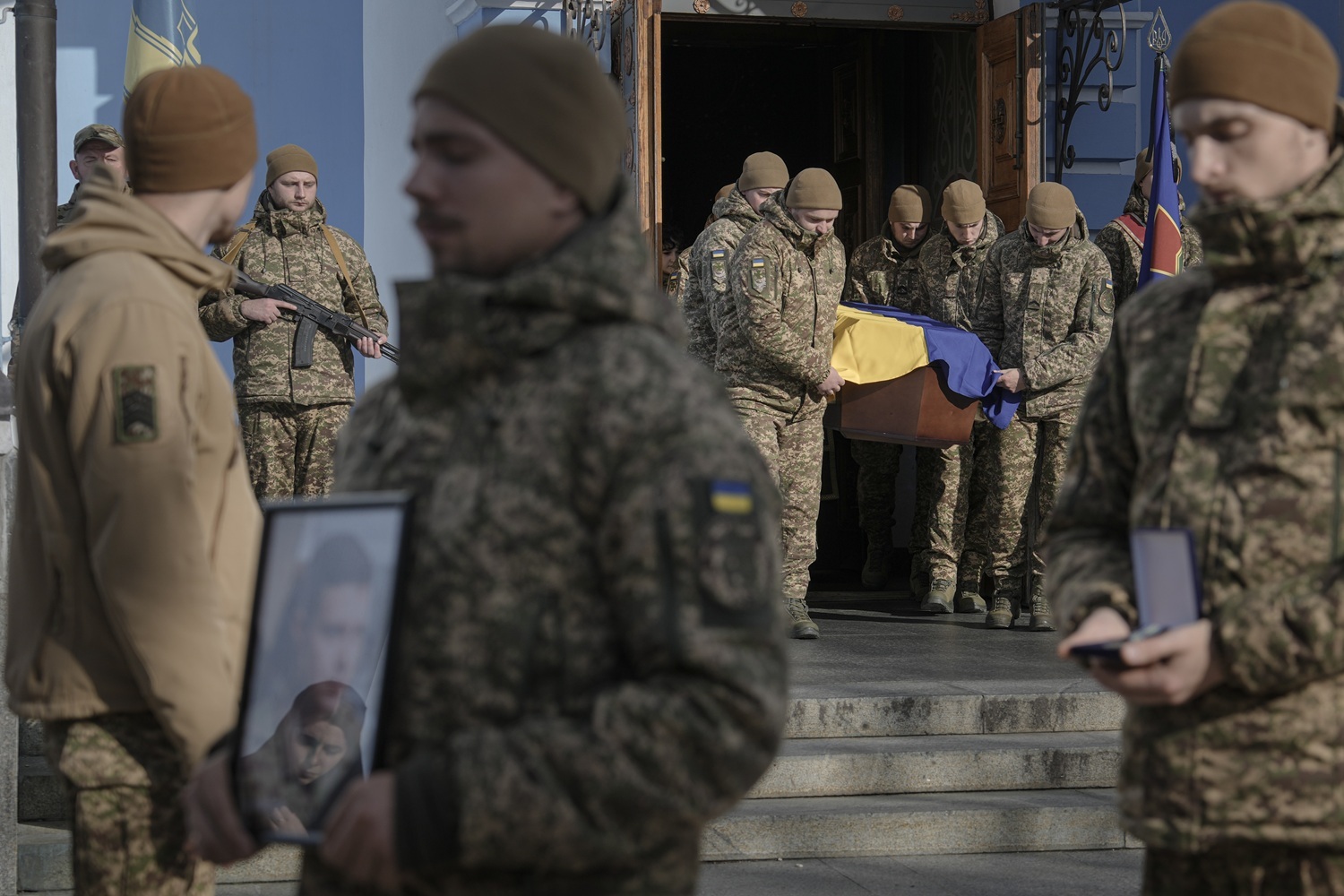 ロシア軍の犠牲者数はウクライナ軍の倍!死傷者をひた隠し、人海戦術で占領地拡大を図るプーチン(Wedge(ウェッジ)) – Yahoo!ニュース ロシア軍の犠牲者数はウクライナ軍の倍!死傷者をひた隠し、人海戦術で占領地拡大を図るプーチン(Wedge(ウェッジ)) - Yahoo!ニュース