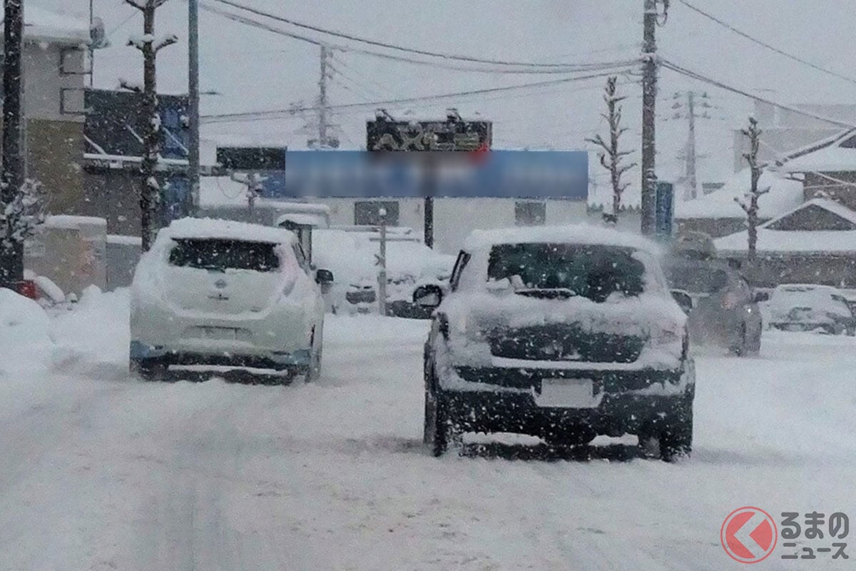 国道事務所が"怒り"の警告「ノーマルタイヤが原因で立ち往生が起きました」 「溝なし夏タイヤ車」が大雪でスタックし「主要国道を停滞」発生 「迷惑です!」厳重注意を訴え 滋賀 – くるまのニュース