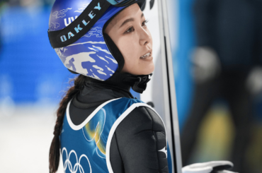 「サラは礼儀正しさの典型」英BBCが高梨沙羅17歳に驚いた日…五輪での“悲劇と喜び”「涙の失格後に小林陵侑からハグ」「4年前の自分を見返す」（Number Web） - Yahoo!ニュース