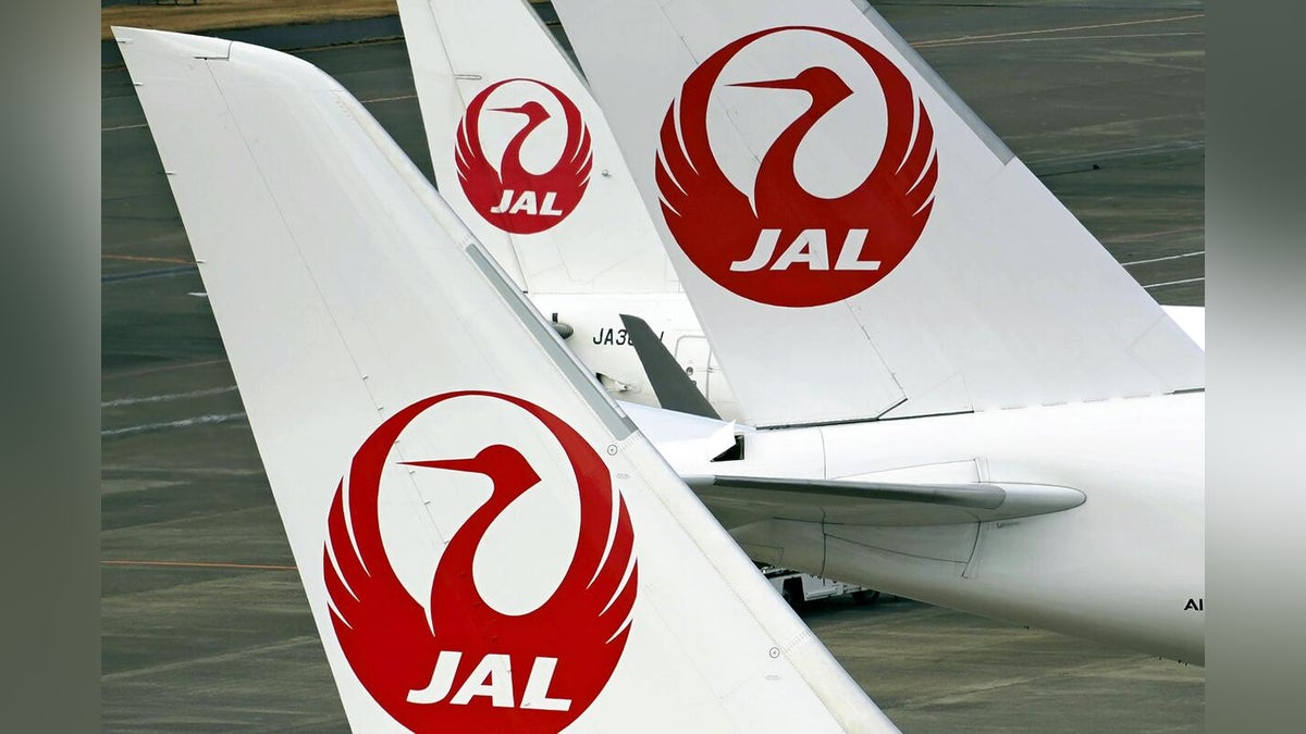 ＪＡＬが国内線の対面での機内販売を終了、ネット販売に一本化へ…機内積み込みを減らし燃費改善にも期待 – 読売新聞オンライン