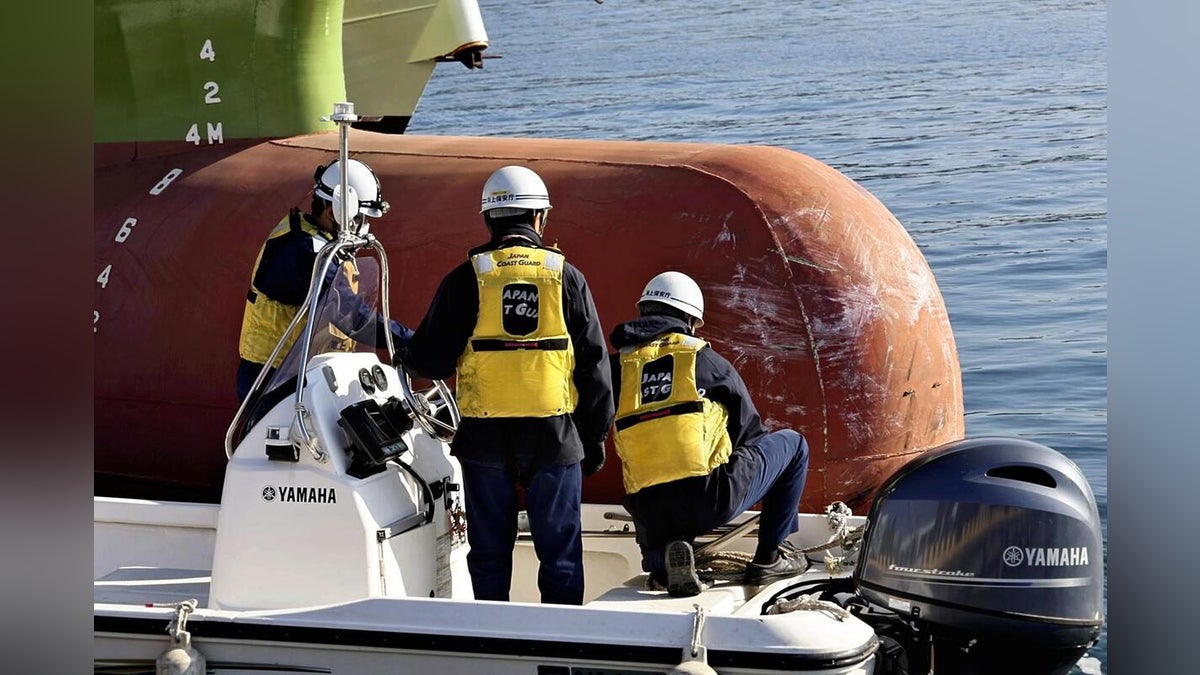 鳥羽沖衝突、釣り糸垂らした直後に衝撃で「気づいたら海の底」…「もうダメかな」諦めかけたときにクーラーボックス流れてきてしがみつく – 読売新聞オンライン 鳥羽沖衝突、釣り糸垂らした直後に衝撃で「気づいたら海の底」…「もうダメかな」諦めかけたときにクーラーボックス流れてきてしがみつく - 読売新聞オンライン