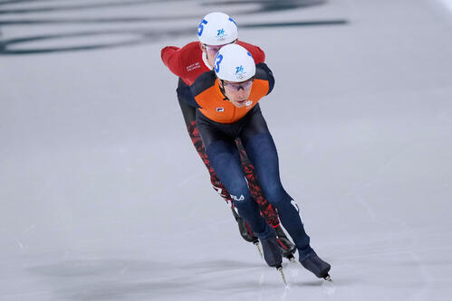 【スピードスケート】まるで競馬!?男子マススタート40歳逃走劇「09年のエリ女」「トラウマ」 – スピードスケート – ミラノ・コルティナオリンピック2026 : 日刊スポーツ 大逃げを打ったオランダのベルフスマと番手につけたデンマークのトープ(AP)