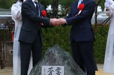 京都競馬場で藤井聡太竜王の永世竜王記念碑除幕式　出席の武豊は「歴史をつくっていかれる凄い方」 - スポニチ Sponichi Annex ギャンブル