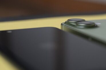 iPhone 17を3週間使ってみたけど、やっぱりiPhone SEは手放せなかった | ギズモード・ジャパン