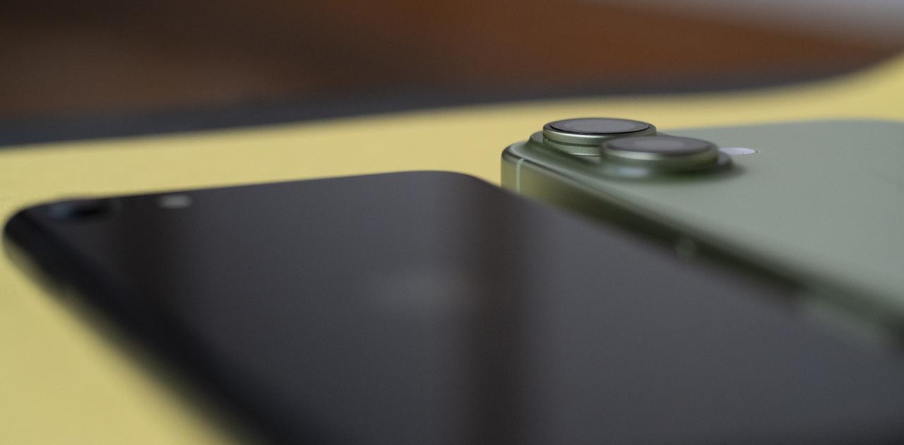 iPhone 17を3週間使ってみたけど、やっぱりiPhone SEは手放せなかった | ギズモード・ジャパン iPhone 17を3週間使ってみたけど、やっぱりiPhone SEは手放せなかった | ギズモード・ジャパン