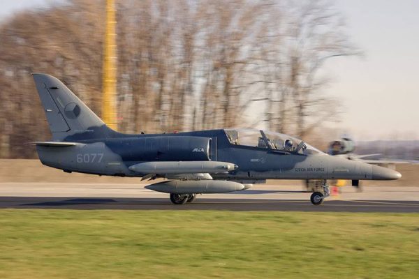 安いドローンは「安い戦闘機」で撃ち落とせ!? ウクライナが求める“格安機”とは? 同じ悩みを抱える日本は – 乗りものニュース Large 20260202 01