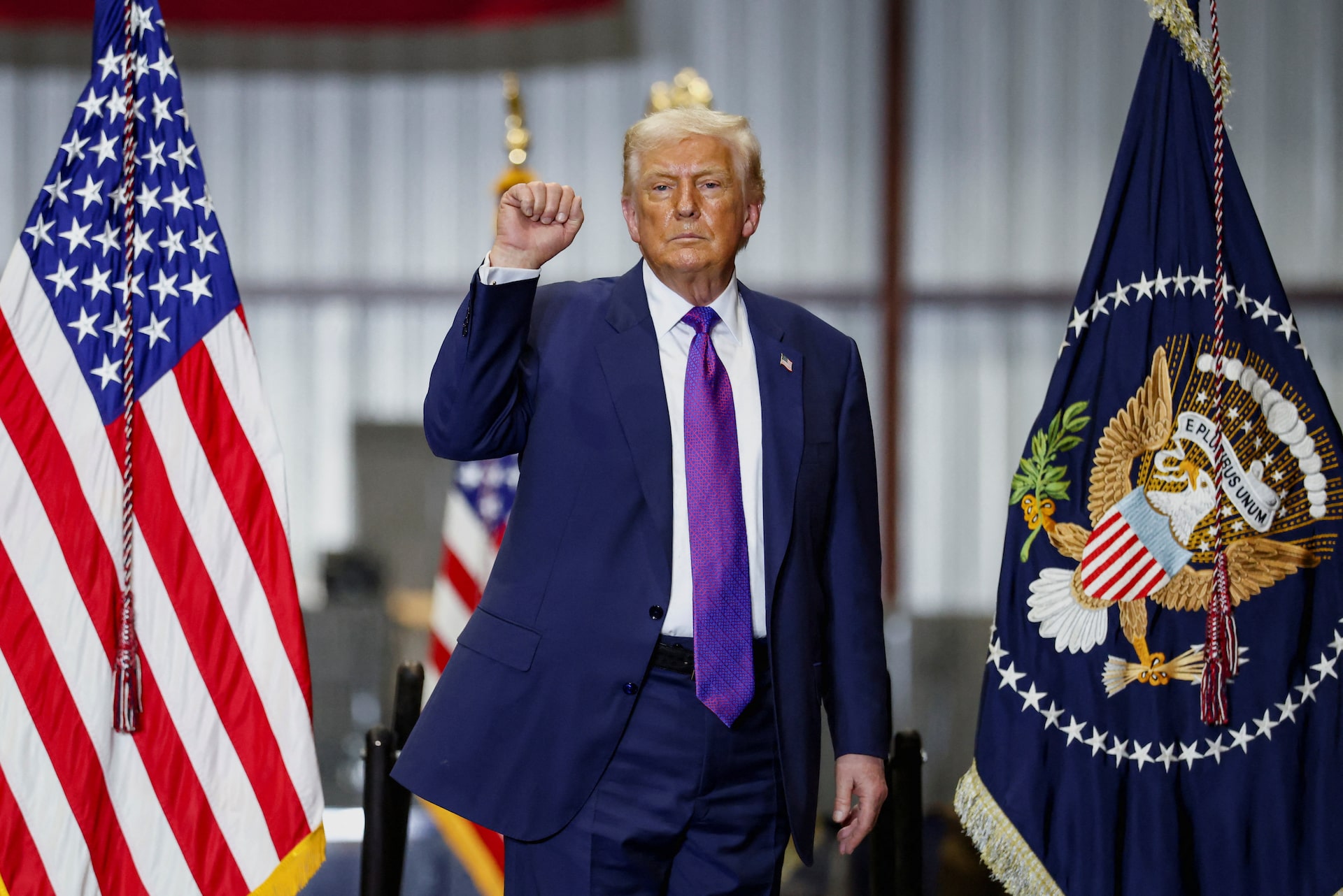 トランプ米大統領、代替関税率を10%から15%に引き上げと投稿