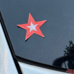 赤い星のマークが認定米国車の印!! 赤ウインカーも歩行者安全基準も書面だけでクリア？ トランプのいいなりでいいのか？ – bestcarweb.jp