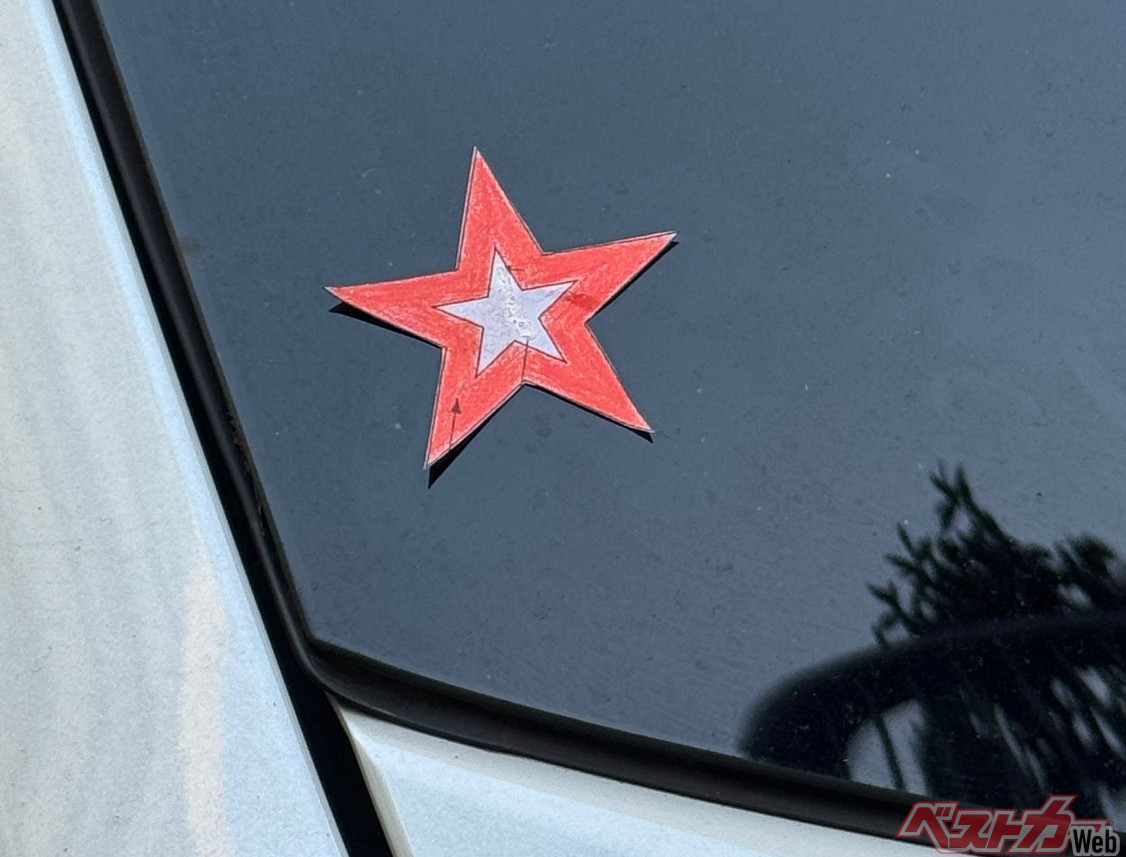 赤い星のマークが認定米国車の印!! 赤ウインカーも歩行者安全基準も書面だけでクリア？ トランプのいいなりでいいのか？ – bestcarweb.jp
