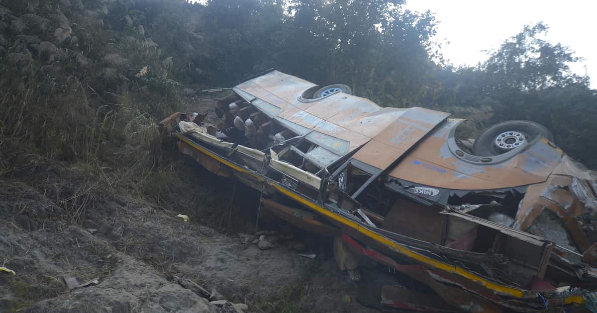 バスが300メートル下の川に転落、19人死亡 ネパール、日本人26歳女性が軽傷 – 産経ニュース バスが300メートル下の川に転落、19人死亡 ネパール、日本人26歳女性が軽傷 - 産経ニュース