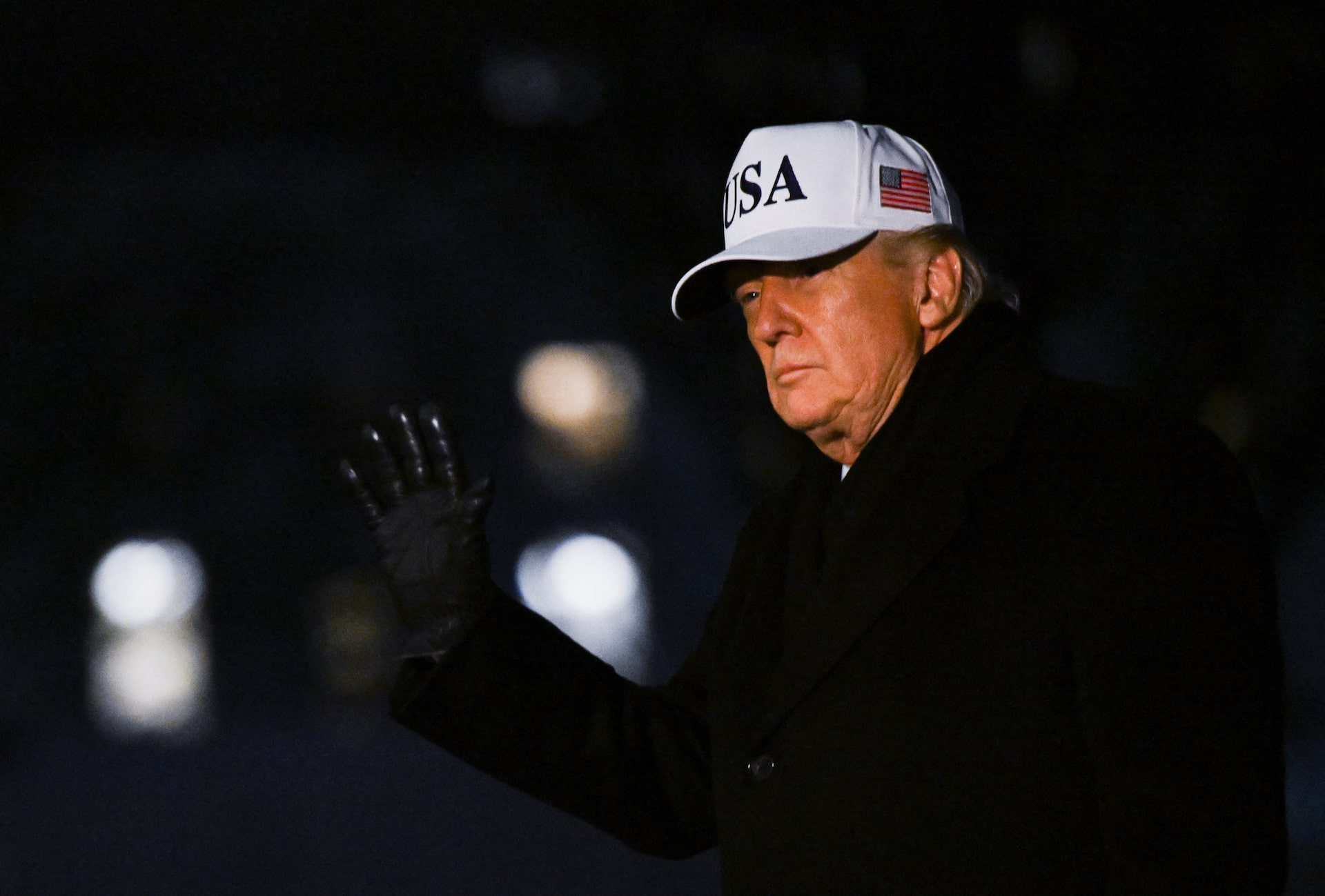 トランプ氏、人種差別的な動画投稿　オバマ夫妻をサルに見立てる