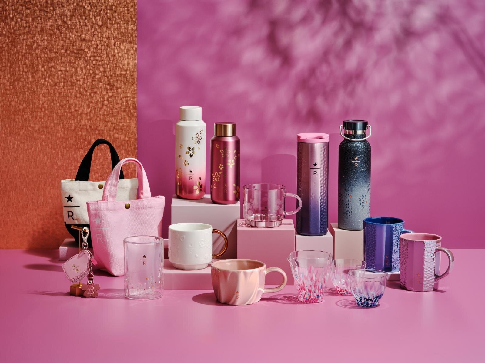 中目黒「スターバックス リザーブ ロースタリー 東京」26年さくらグッズ、“夜桜グラデ”のタンブラー | 写真