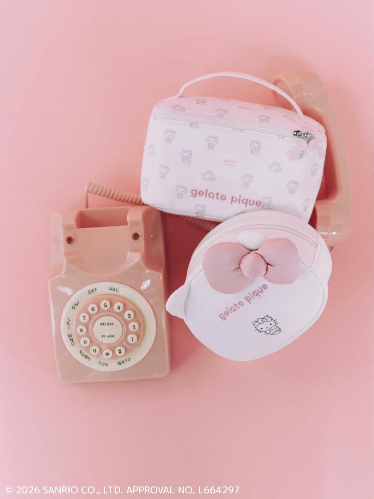 総柄ポーチ 5,280円 フェイスポーチ 4,950円