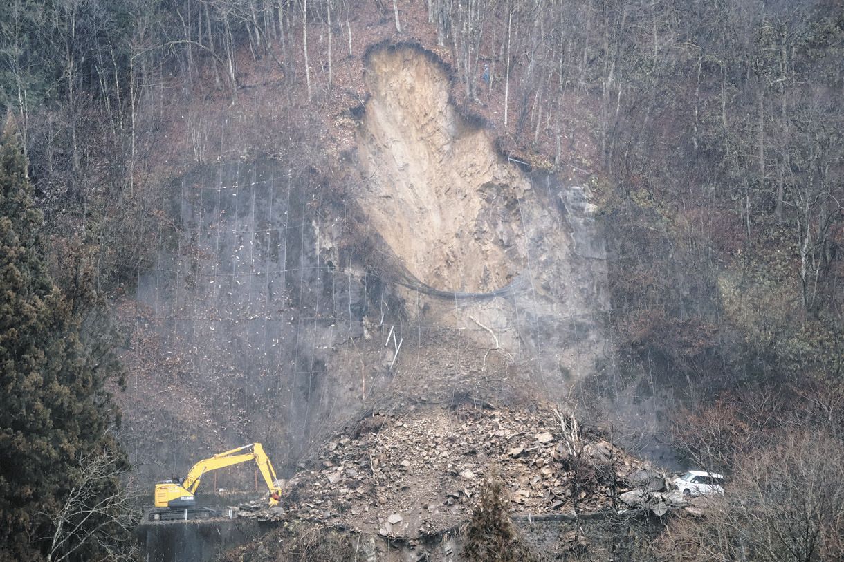 岐阜県高山市の国道158号で土砂崩れ 軽乗用車運転の男性1人けが – 中日新聞Web 岐阜県高山市の国道158号で土砂崩れ 軽乗用車運転の男性1人けが - 中日新聞Web
