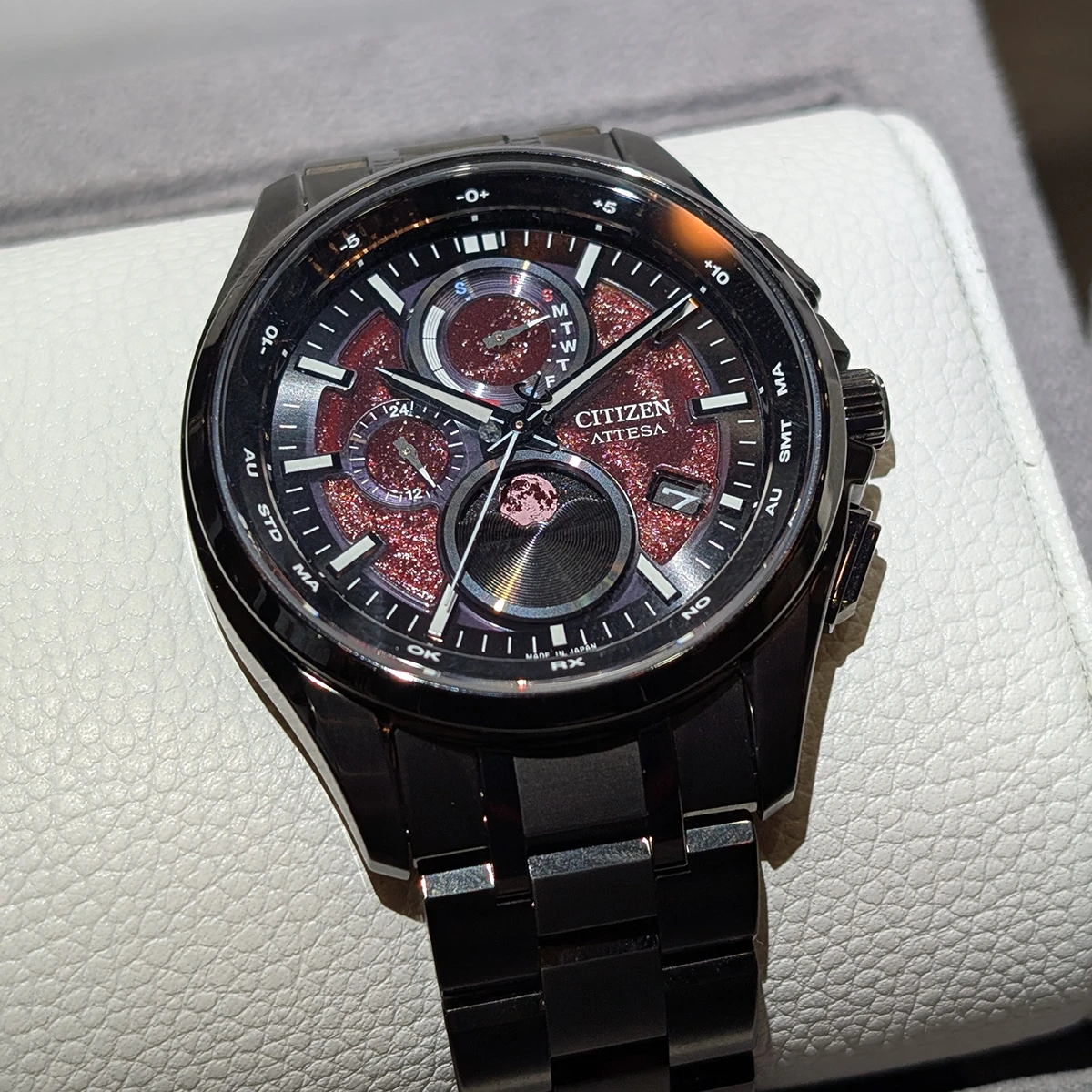 シチズン アテッサ「エコ・ドライブ電波時計 Shades of Red」Ref.BY1005-73Z