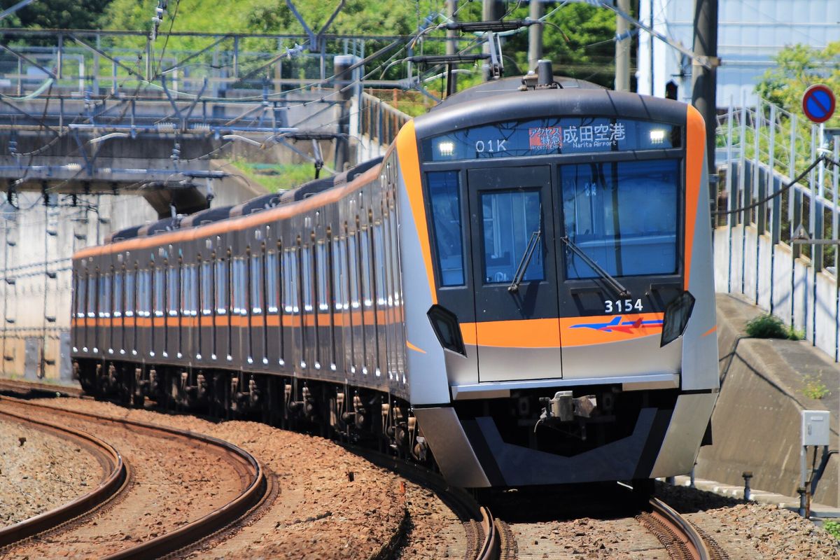 「座席を潰して荷物を…」電車で目撃された『スーツケース占領』に物議も←実は“マナー違反”じゃありません – TRILL 「座席を潰して荷物を…」電車で目撃された『スーツケース占領』に物議も←実は“マナー違反”じゃありません - TRILL