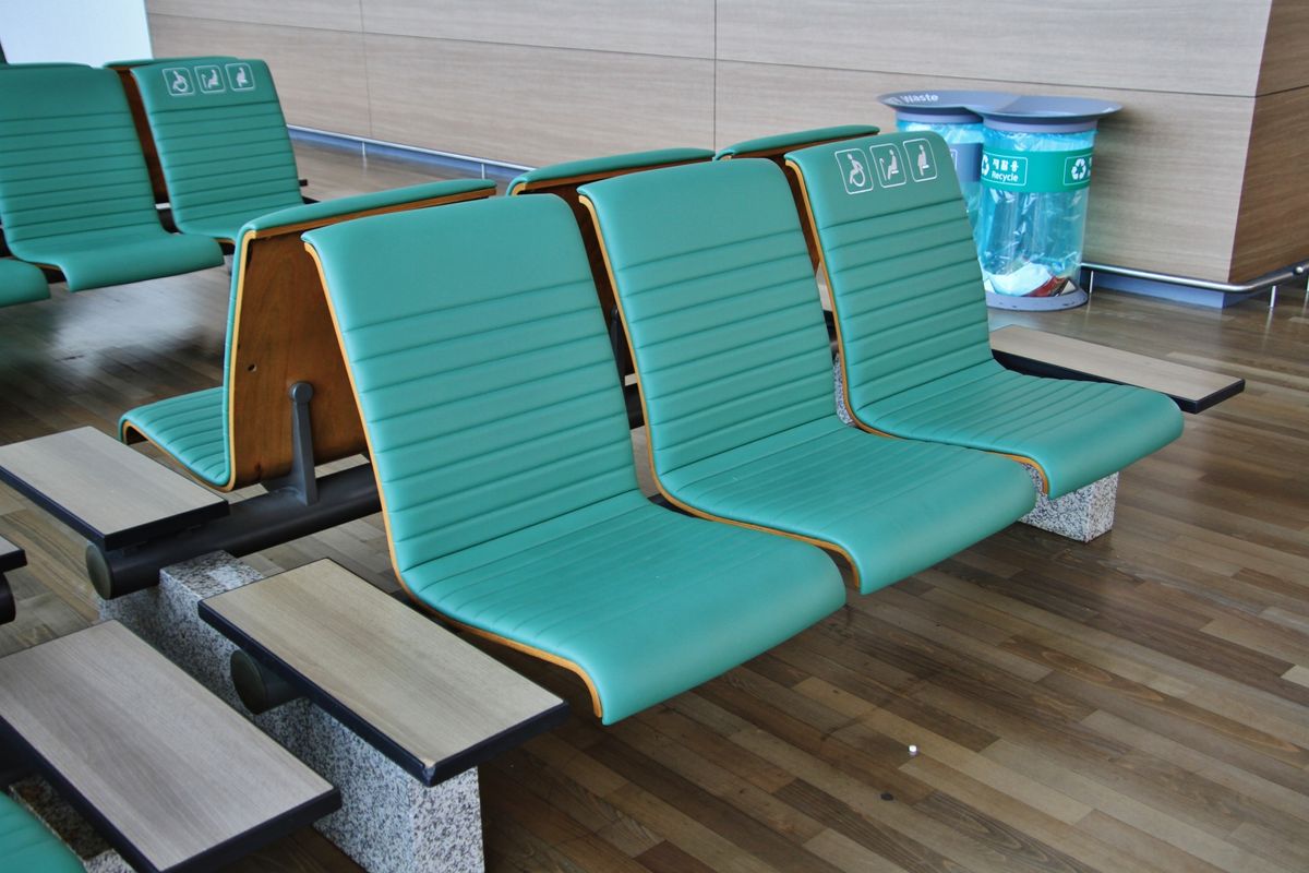 「怖くて断った」空港で見知らぬ人から…目撃された“信じられない光景”に「怖い」「教えてくれて助かった」 – TRILL