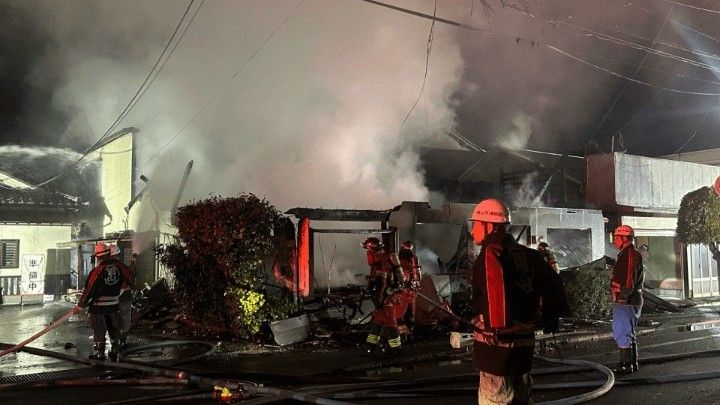 岡山市で住宅や店舗など6軒焼ける 煙を吸って77歳女性が救急搬送 軽傷の見込み | KSBニュース | KSB瀬戸内海放送 岡山市で住宅や店舗など6軒焼ける 煙を吸って77歳女性が救急搬送 軽傷の見込み | KSBニュース | KSB瀬戸内海放送