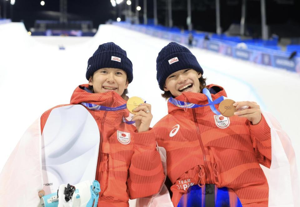 日本勢がメダルラッシュ!総数14個は米国と並んで3位タイ 金3個は北京五輪に並ぶ スノボ男子HP&フィギュア男子でWメダルの快挙 – デイリースポーツ 日本勢がメダルラッシュ!総数14個は米国と並んで3位タイ 金3個は北京五輪に並ぶ スノボ男子HP&フィギュア男子でWメダルの快挙 - デイリースポーツ