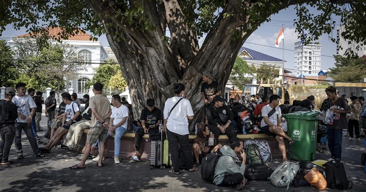 カンボジア、外国人が詐欺拠点から逃亡 支援求め大使館に殺到 – 日本経済新聞 カンボジア、外国人が詐欺拠点から逃亡 支援求め大使館に殺到 - 日本経済新聞