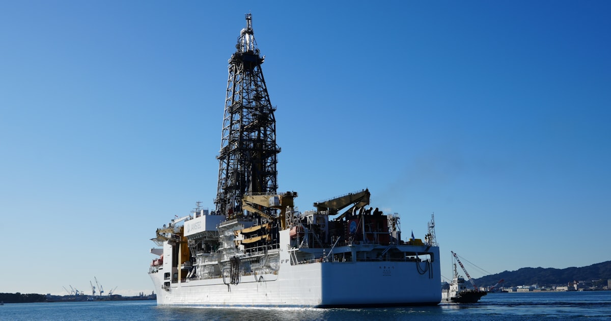 南鳥島沖レアアース泥「水深6000mから揚泥に成功」 松本文科相 – 日本経済新聞