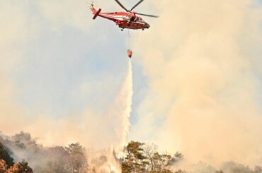 鹿沼の山林火災、消火活動を再開 西側に延焼中 粟沢トンネル付近で交通規制 - 下野新聞社