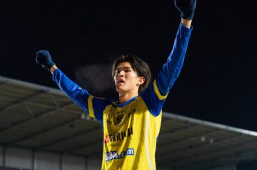 ウォーミングアップで雪かき&サポと雪合戦!? 2ケタ達成で得点ランク首位のFW後藤啓介、試合前のまさかの光景にファン驚き - gekisaka.jp