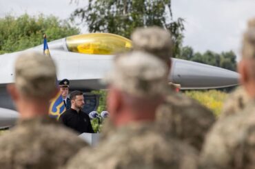 【動画】ウクライナ戦闘機「F-16」がロシア軍「シャヘド」を空中爆破...地上から撮影の「レア映像」 - ニューズウィーク日本版 オフィシャルサイト