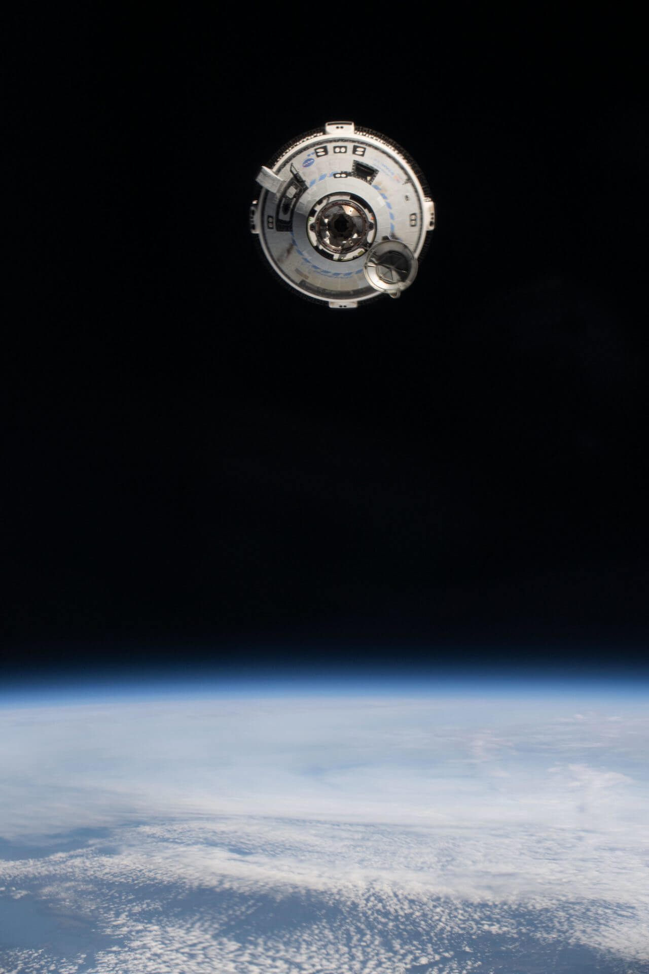 2024年6月、CFTミッションのクルー2名を乗せてISS（国際宇宙ステーション）に接近するBoeing（ボーイング）の有人宇宙船「Starliner（スターライナー）」（Credit: NASA）