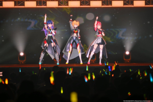 『ヴイアライヴ』2ndライブリポート。前回に続いて生バンドも加わった熱いライブではそれぞれの6thソロ曲やユニット最新曲も披露